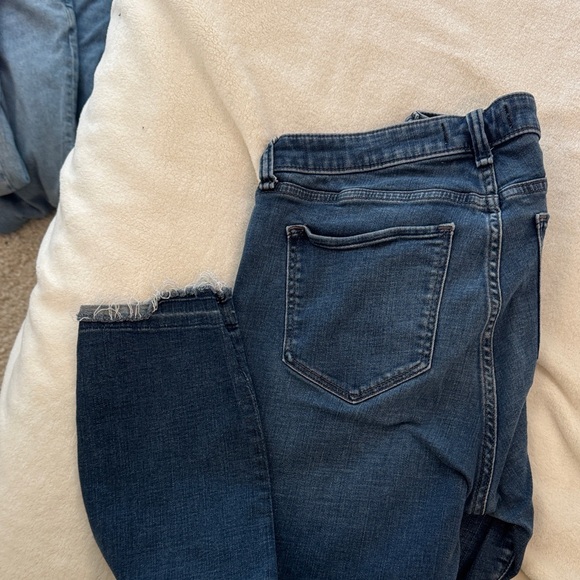 abercrombie. Women's Blue Jeans. super skinny ankle mid rise. 31S - Picture 3 of 3
